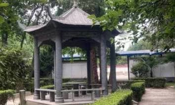 西安市南郊寢園管護(hù)中心是否提供個(gè)性化的墓地定制服務(wù)？