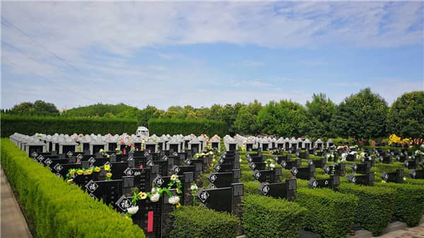 閻良漢皇樹(shù)葬墓園的建筑風(fēng)格有何特色?