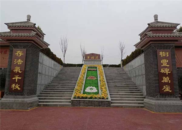 閻良漢皇樹葬骨灰公墓提供的常年免費專車參觀園區(qū)服務有哪些優(yōu)勢,對潛在客戶有何幫助?
