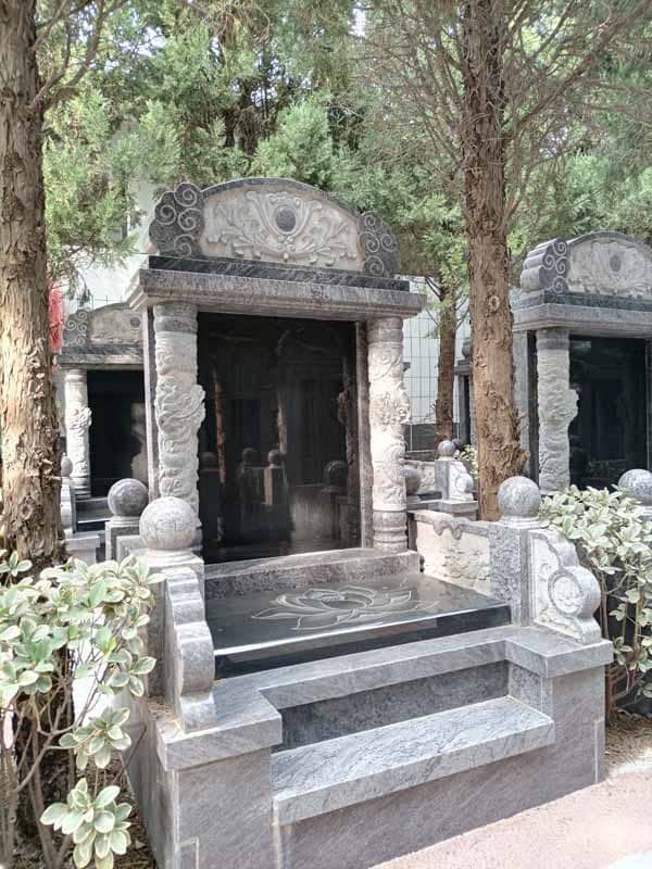 在選擇西安市的樹葬服務時,家屬應如何考慮不同形式的樹葬方式?