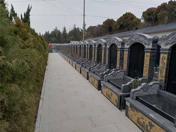 西安漢皇樹葬墓園的懷信園、百福園、懷禮園藝術立碑服務有哪些特色,如何滿足客戶的個性化需求?