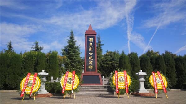 西安閻良漢皇樹葬墓園的生態(tài)樹葬區(qū)有何特色？