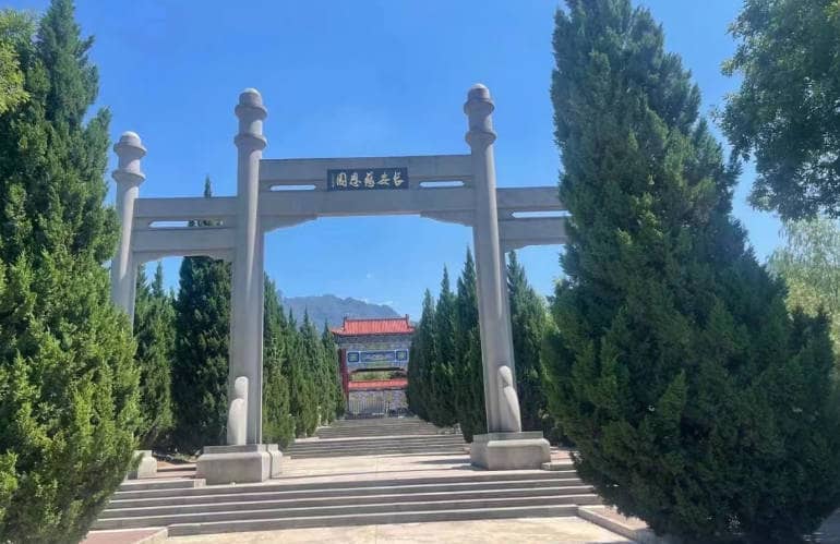 西安長安慈恩園墓地提供了哪些多樣化的墓型選擇?