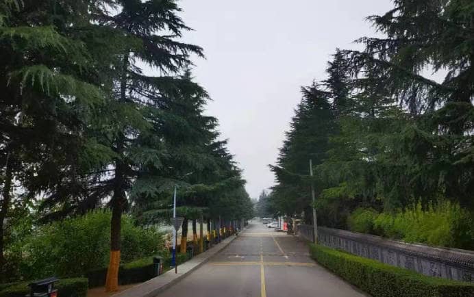 長安區棗園山生態人文紀念園是在哪一年建立的，并且它是由哪個機構批準的？