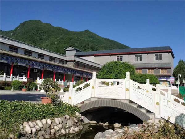九龍山公墓（西安市鄠邑區石井街道譚峪口村南）