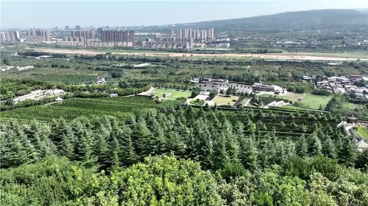 霸陵墓園新區(qū)(西安市灞橋區(qū)席王街道毛西村西側(cè))