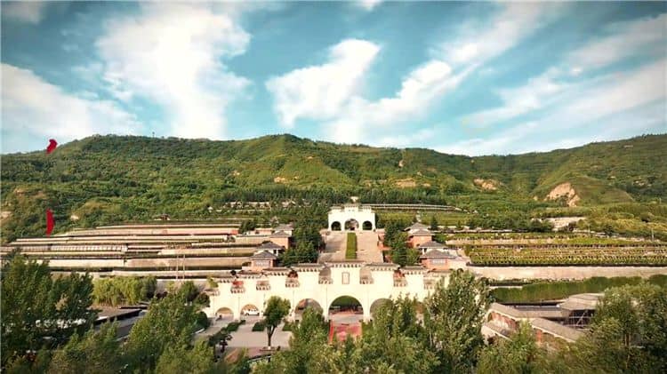 西安鳳棲山公墓霸陵墓園新區(qū)哪個(gè)好？?jī)?yōu)缺點(diǎn)分析