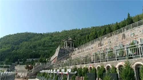 為什么說西安高橋墓園是灞橋區(qū)買墓的一個(gè)好選擇，它有哪些優(yōu)勢？