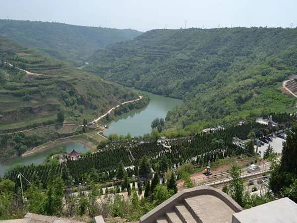 西安市高橋鯨魚(yú)溝墓地價(jià)格參考范圍是多少？
