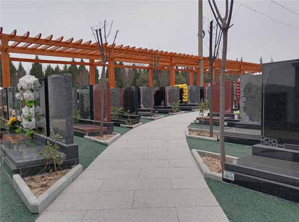 西安市民在選擇墓地時,應如何平衡傳統觀念與現代殯葬理念?
