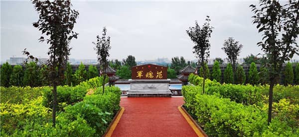 購買西安佛教墓地時，除了墓地價格外，還需要考慮哪些額外費用？
