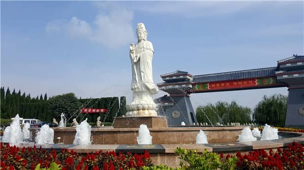 精良石材的墓地相比普通墓地有哪些優勢,是否適合普通家庭選擇?
